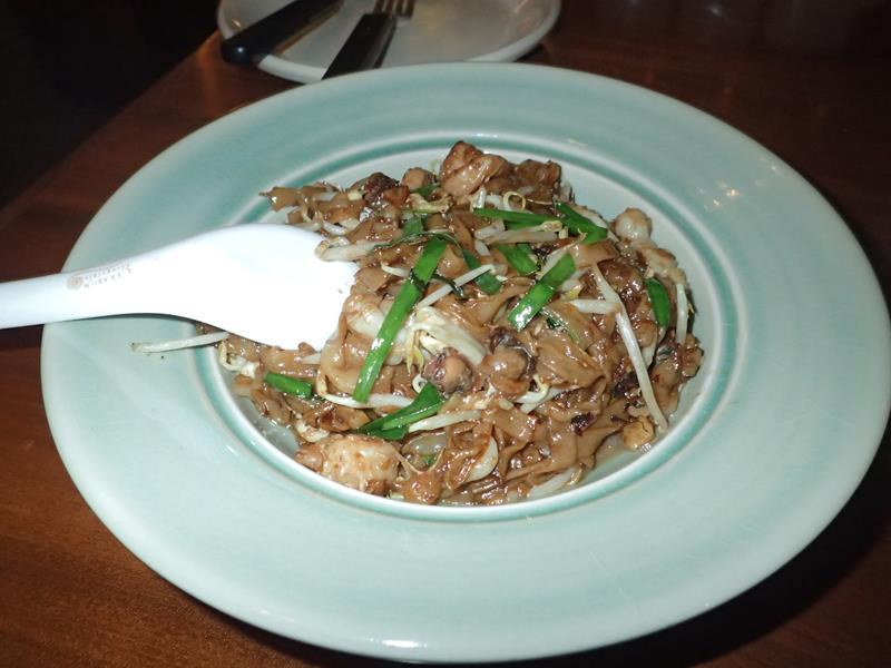 Char kway teow - flat rice noodles