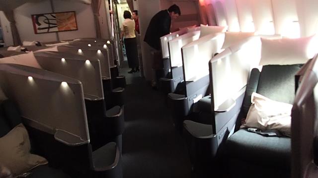 Business Class seats downstairs Cathay Pacific B747-400