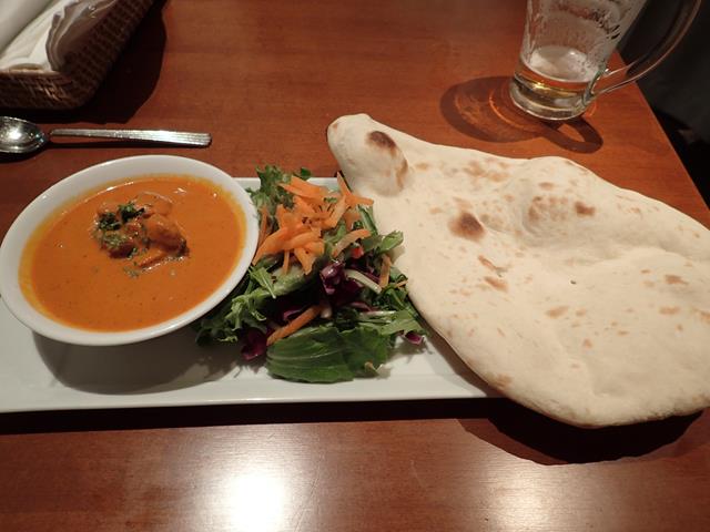 Butter chicken curry with naan bread
