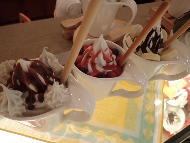 Desserts at Shane's Burg Restaurant Shinjuku