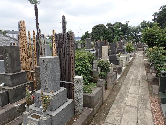 Graveyard at Zenshaon Temple