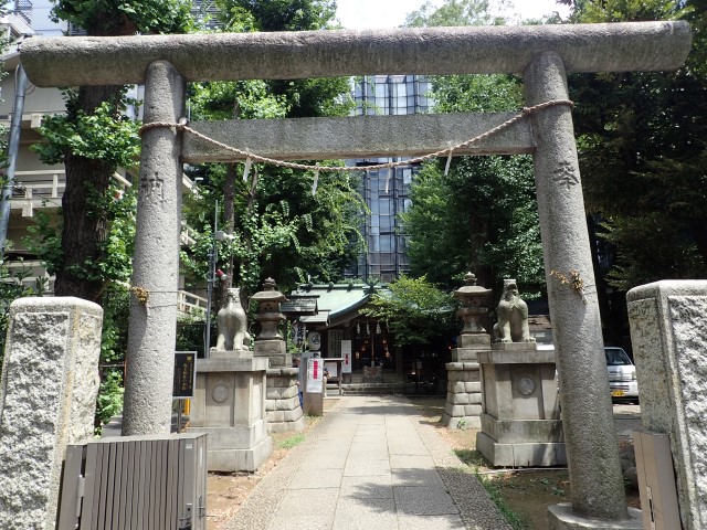 Torri gates at Inariko Shrine Shinjuku