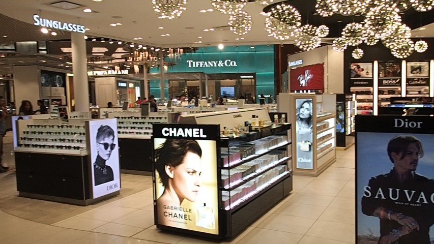 Shopping at Sydney International Airport