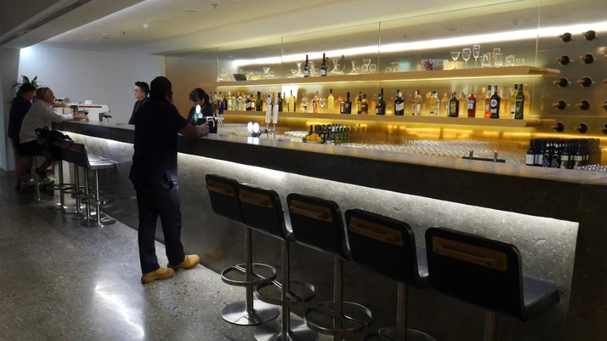 The Bar at Qantas Singapore Lounge