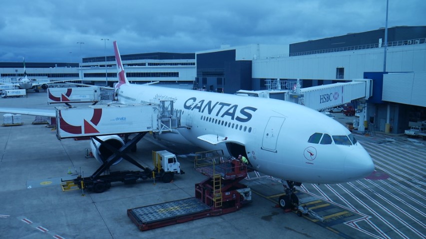 Flight Review Qantas Sydney to Hong Kong Business Class