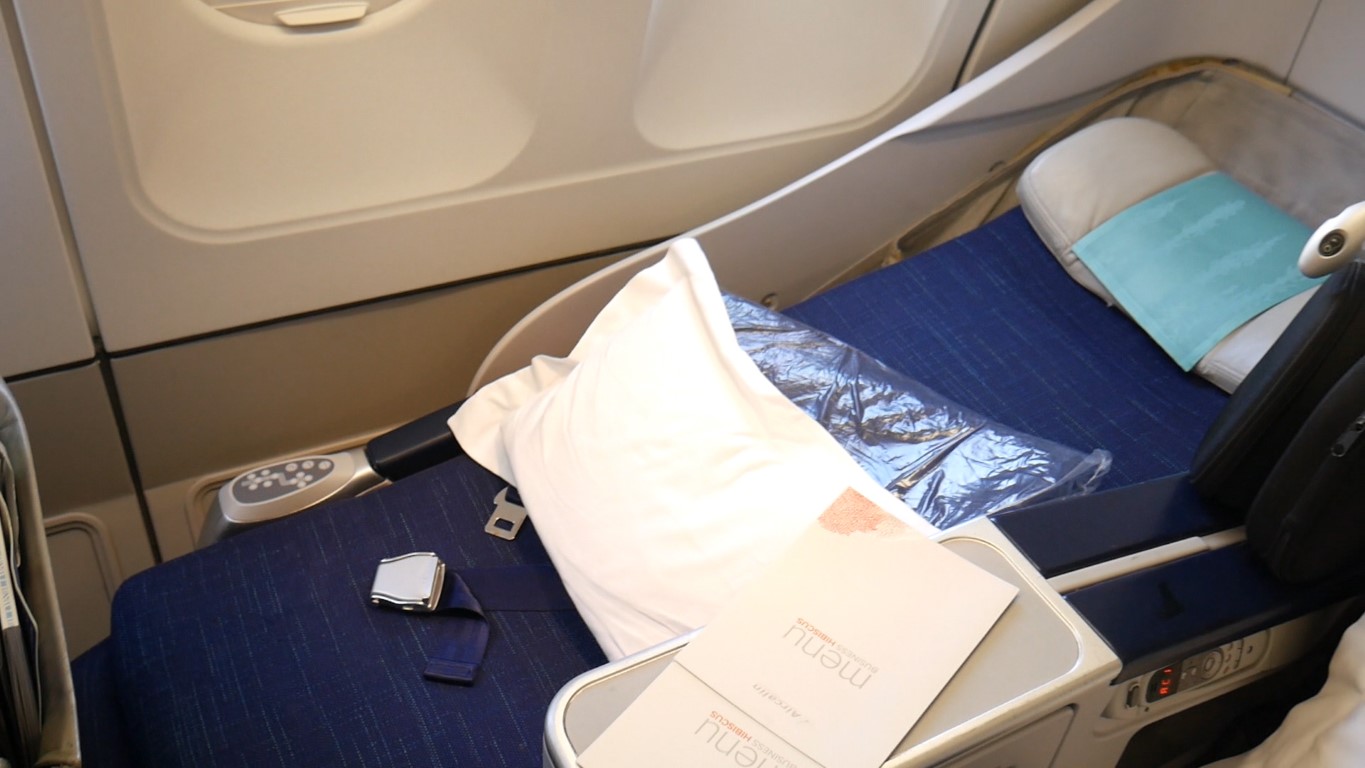 Aircalin Business class lay flat seat