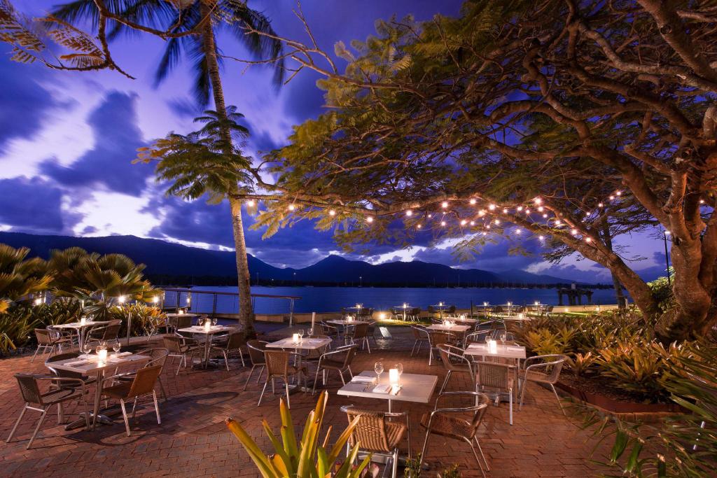 Restaurants at Hilton Cairns Hotel