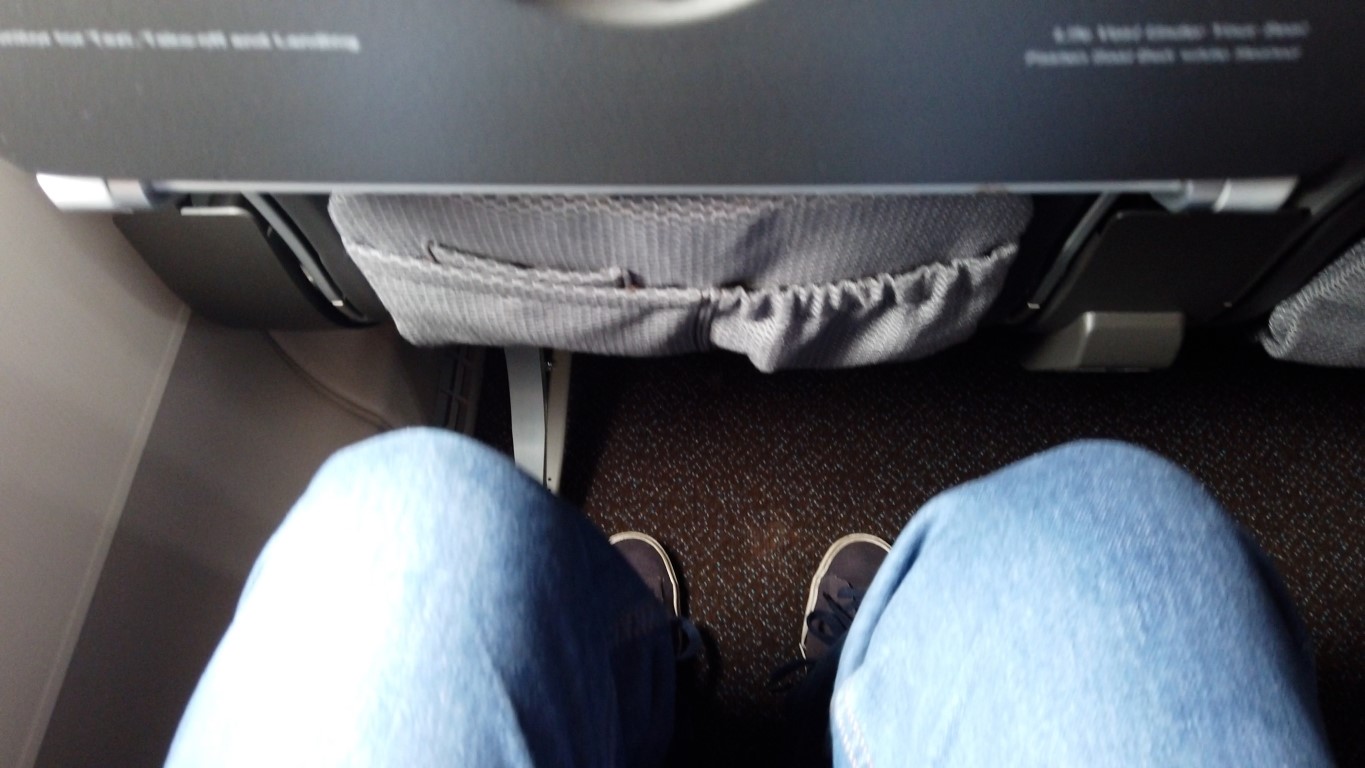 Decent legroom on Singapore Airlines A350-900 Economy Class