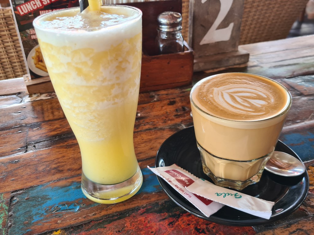 Coffee and fresh pineapple juice at Beach Bums Cafe in Canggu Bali