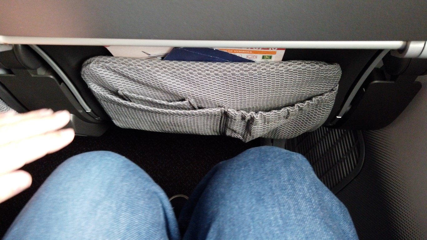 Legroom in Economy Class on Singapore Airlines B787-10