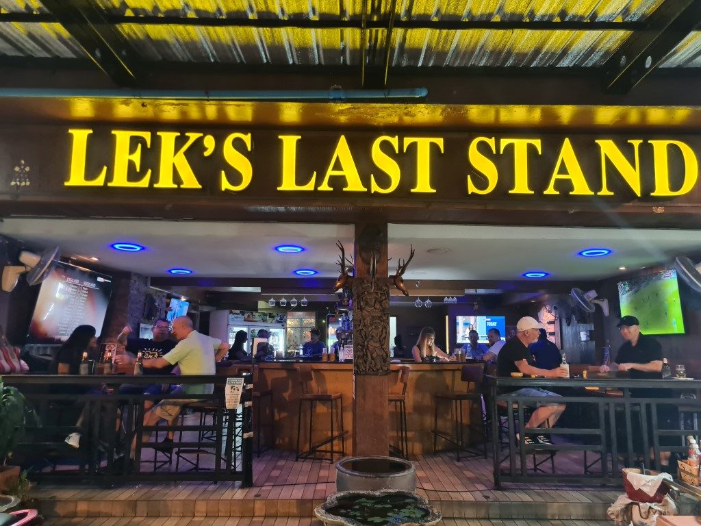 Cool Beer Bar on Sukhumvit Road Bangkok - Lek's Last Stand