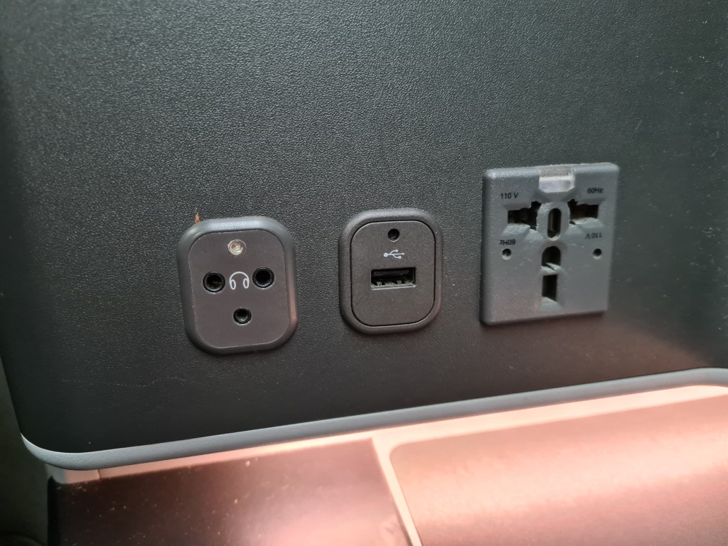 USB and Universal Power Socket on Qantas A330-200