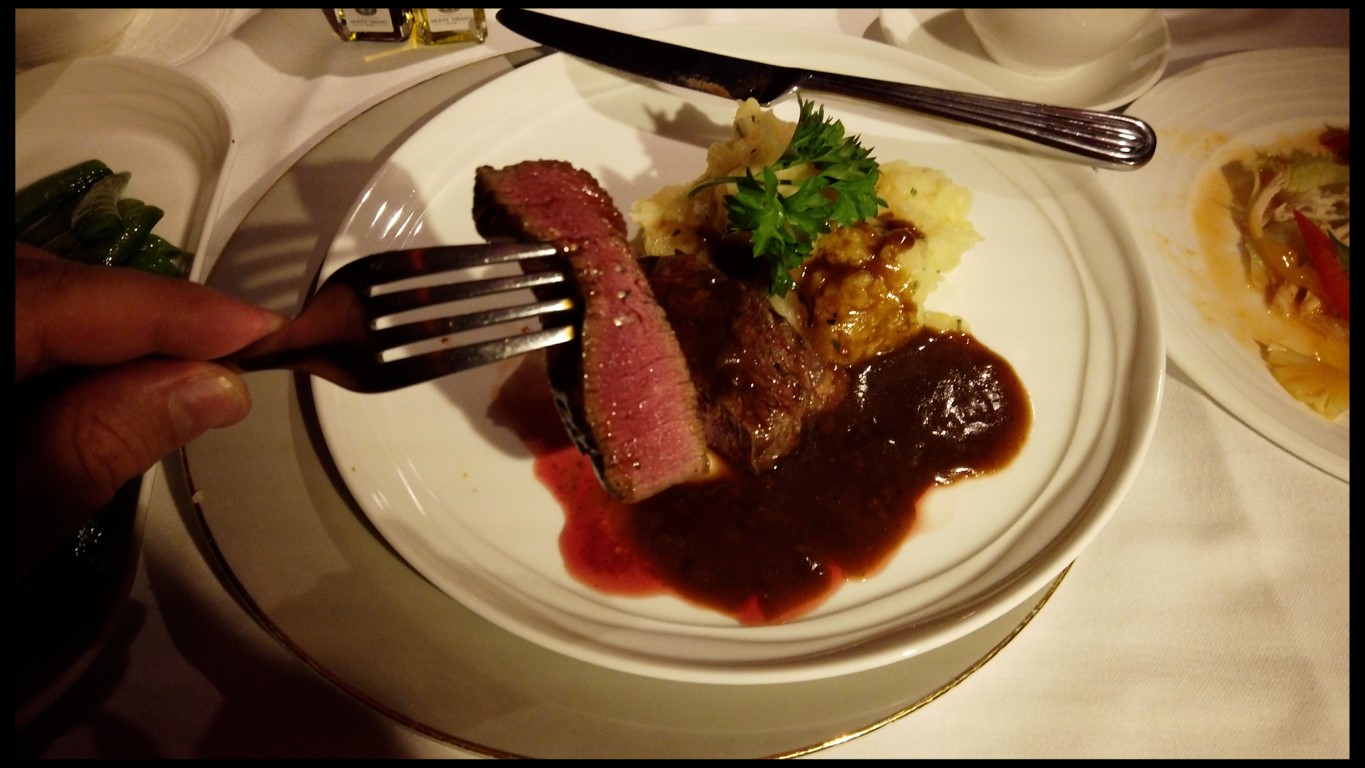 Seared Beef Tenderloin main meal on Emirates First Class