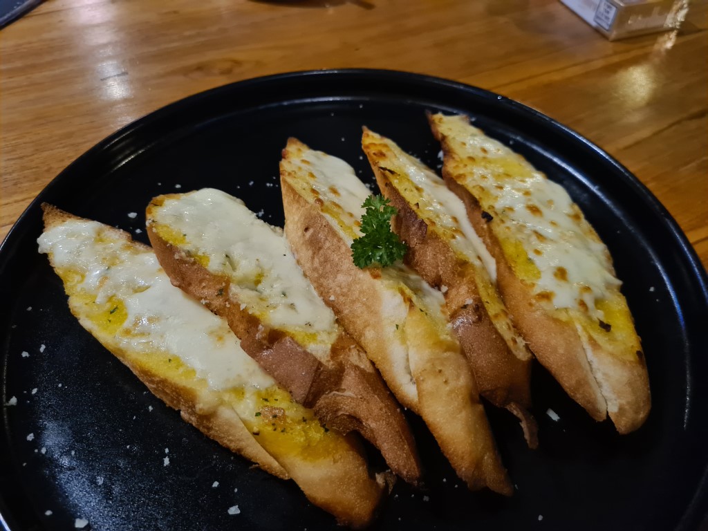 Cheesy Garlic Bread at Teras Sports Bar Sanur