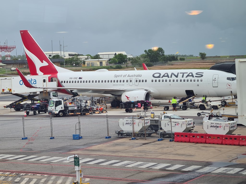 Qantas B737-800 Rego VH-VXE at at Darwin Airport