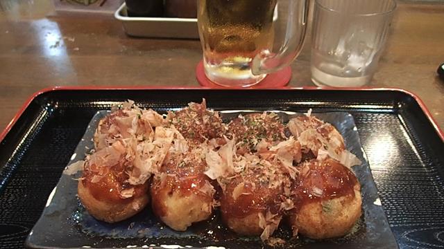 Takoyaki with beer before the flight