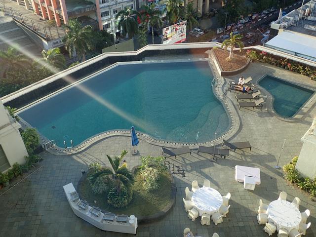 Swimming Pool at Hotel Aryaduta Manado