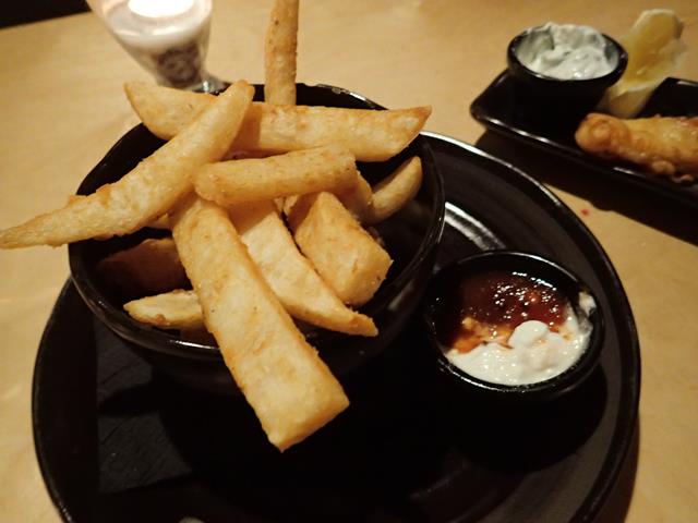 Chunky chips with Greek yoghurt and House relish
