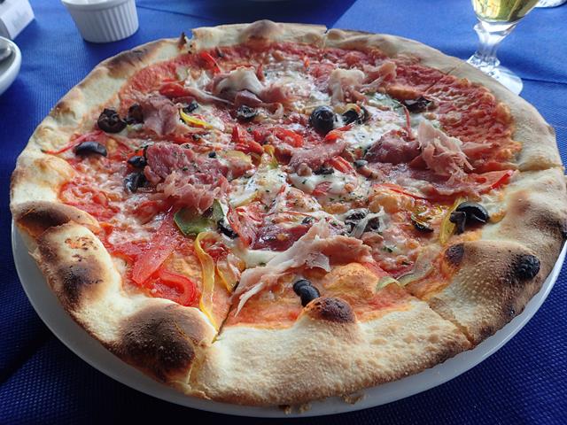 Pizza at Pesce D'Oro Trattoria Shinjuku Tokyo