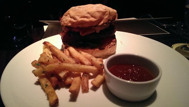 Wagyu beef burger at New York Bar Tokyo