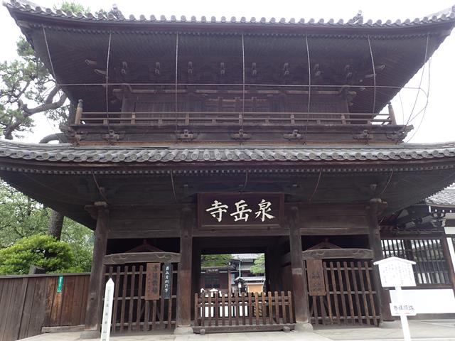 Wooden gate at Sengakuji Temple