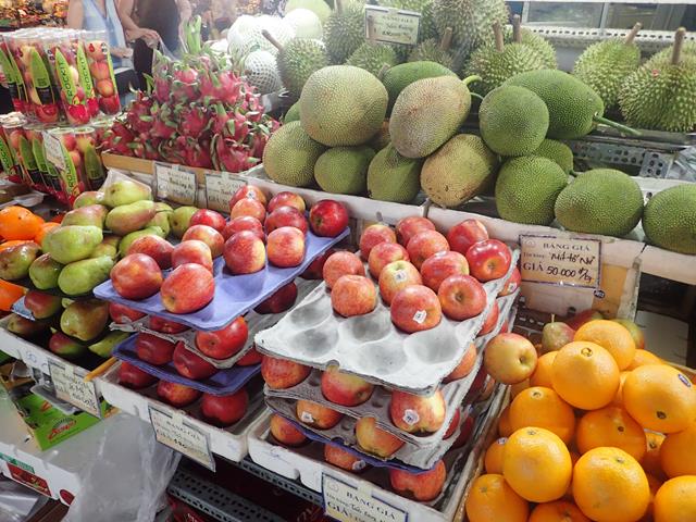 Fresh fruit at Ben Thanh Markets
