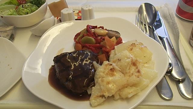 Grilled beef with Potato Gratin on Vietnam Airlines