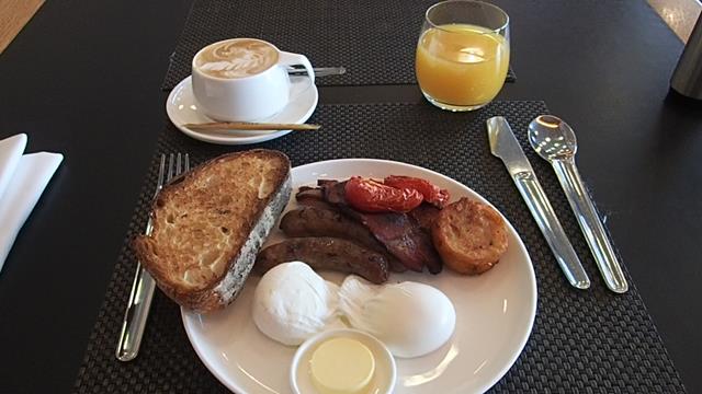Signature Breakfast at Qantas First Class Lounge
