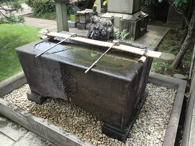 Wash tub at Tennoji Temple