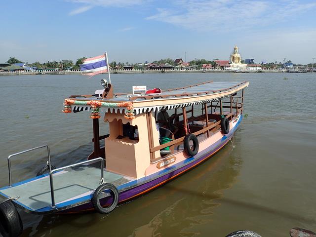 Ferry across to Koh Kret