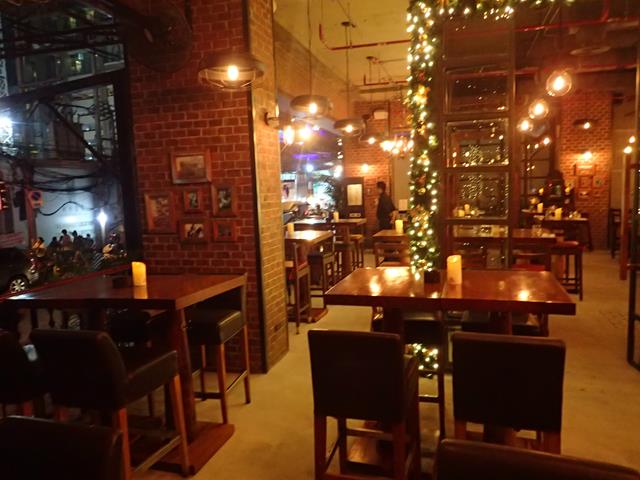 Outside dining at El Gaucho Steakhouse