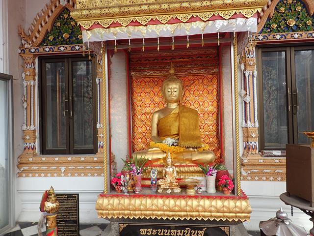 Phra Nonthamunin golden seated Buddha on Koh Kret