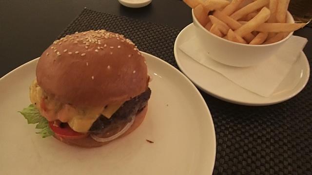 Beef burger at Qantas First Class Lounge