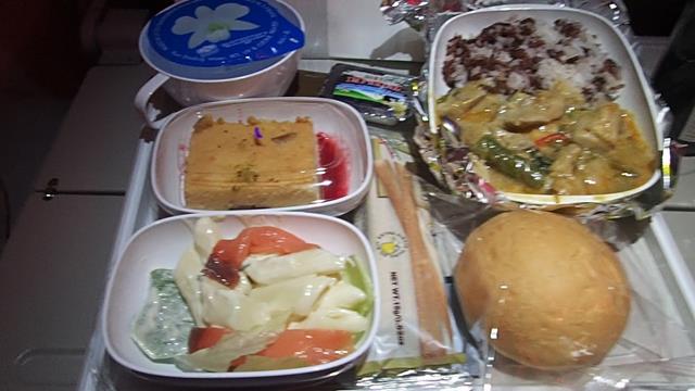 Food on Emirates A380 Economy Class