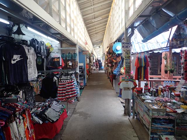 Markets at Bang Bao Pier