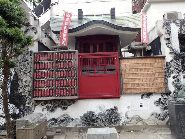 Kabuki Benzaiten Shrine in Kabukicho Shinjuku Tokyo