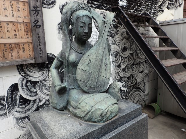 Statue at Kabuki Benzaiten Shrine