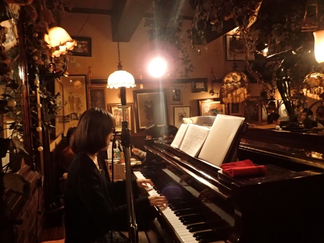 Cool Piano Bar in Shinjuku