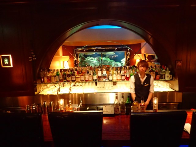 Bar at Den Aquaroom