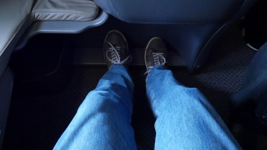 Leg Room on Singapore Airlines B777-300ER Business Class