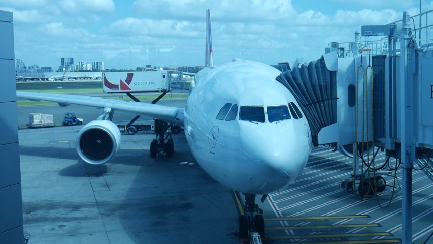 Flight Review Qantas A330-300 Sydney to Melbourne Economy Class