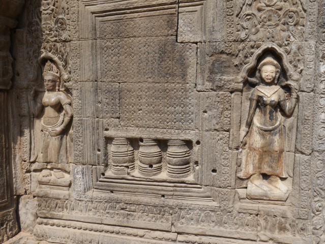 Carvings inside Ta Prohm Tonle Bati