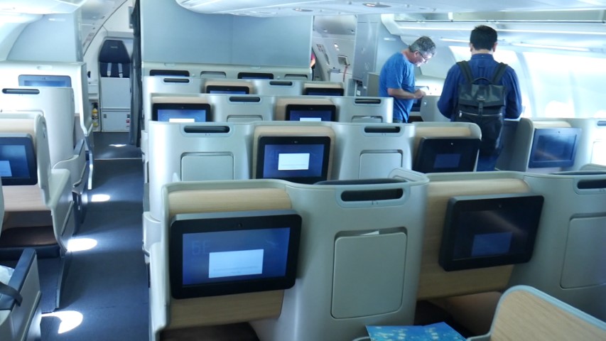 Flight Review Qantas Sydney to Jakarta A330-200 Business Class