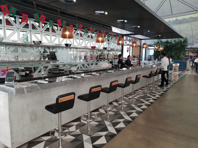 The Bar at the Qantas Lounge at Hong Kong Airport