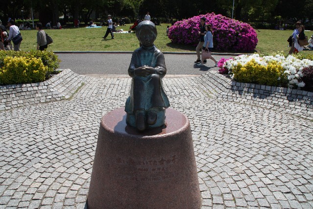 Girl with the red shoes statue in Yamashita Park