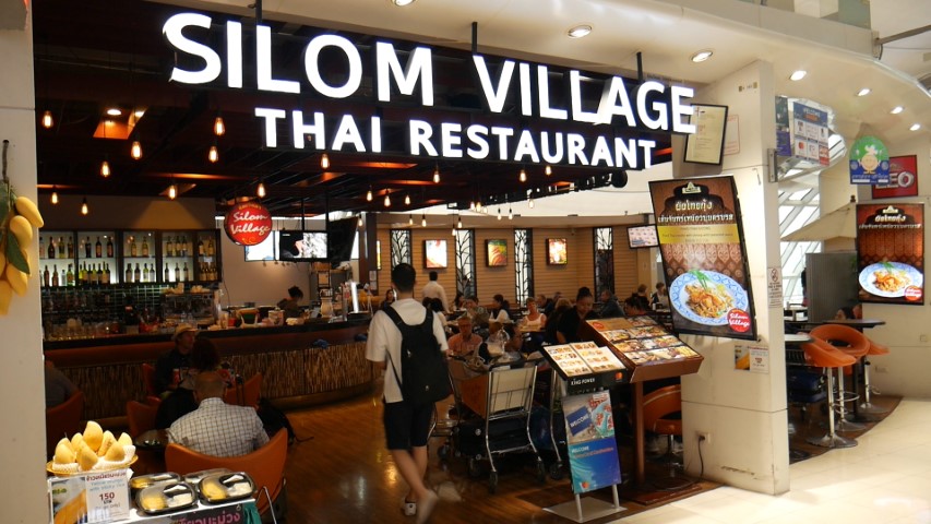 Loads of food options at Bangkok Suvarnabhumi Airport