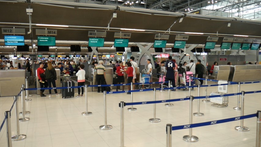No queue at Cathay Pacific Check in counters
