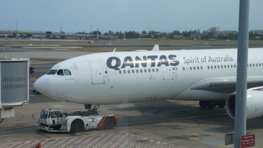 Flight Review Qantas Sydney to Bali Denpasar A330-200 Economy Class
