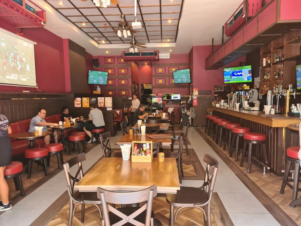 Inside Red Lion British Pub Soi 13 Sukhumvit Bangkok