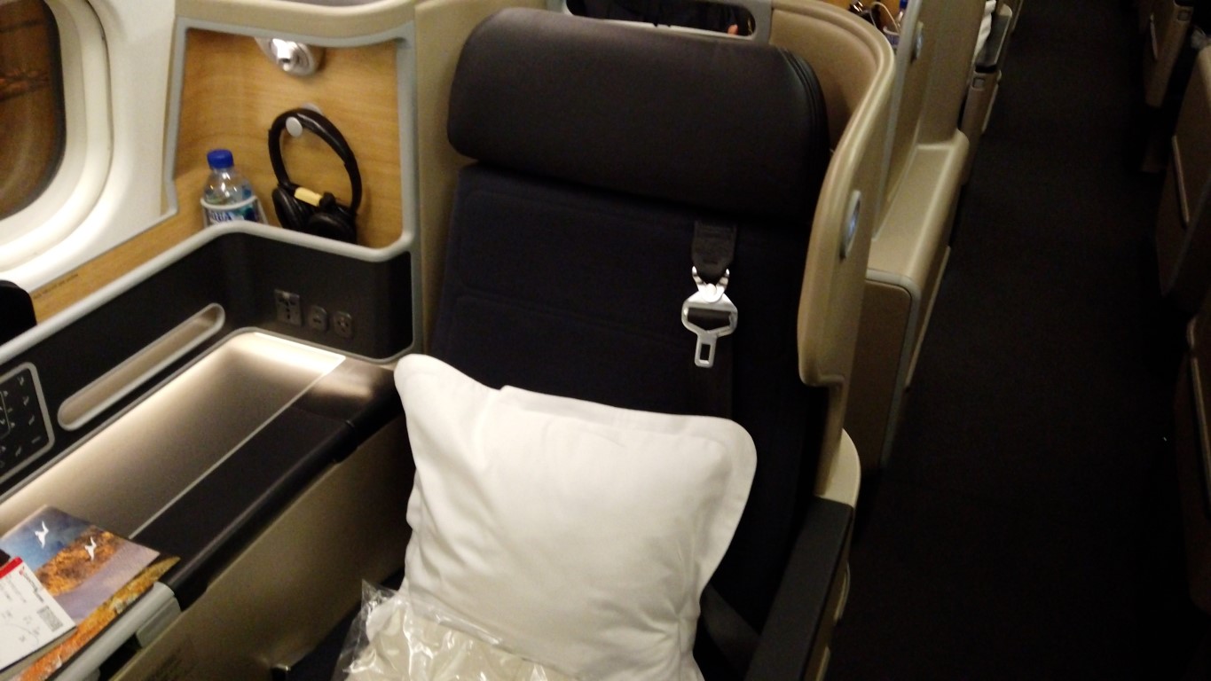 Qantas QF42 Jakarta to Sydney Business Class Flight Review